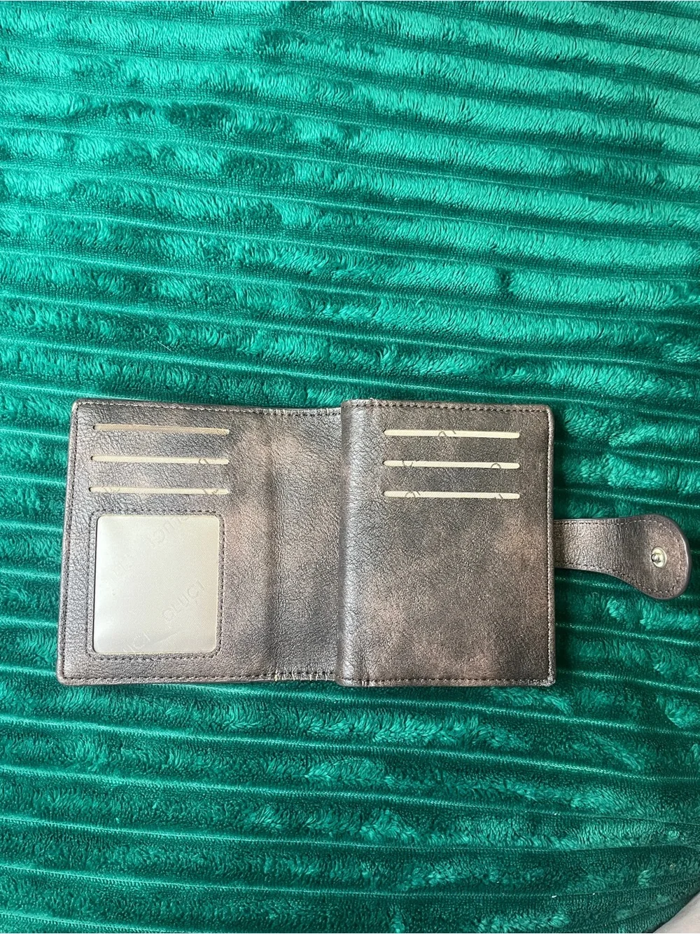 Cluci Vegan Leather Tri-fold Wallet